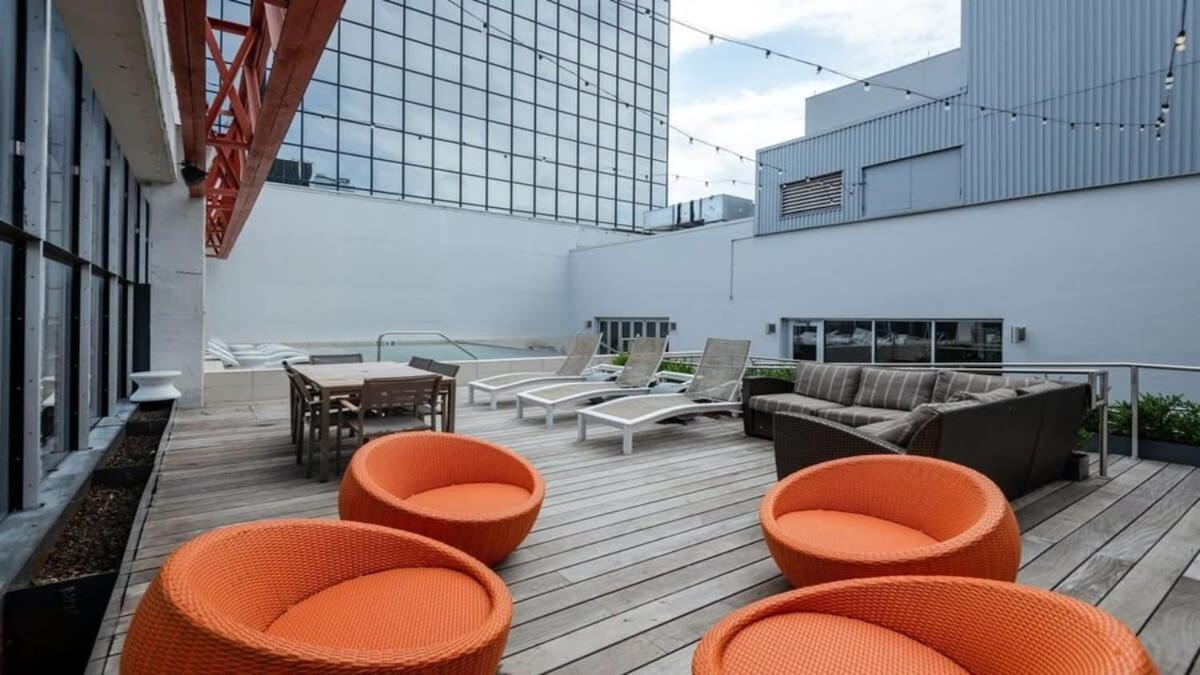 Modern 2BR 2BA with SKY POOL CozySuites Dallas Exterior foto