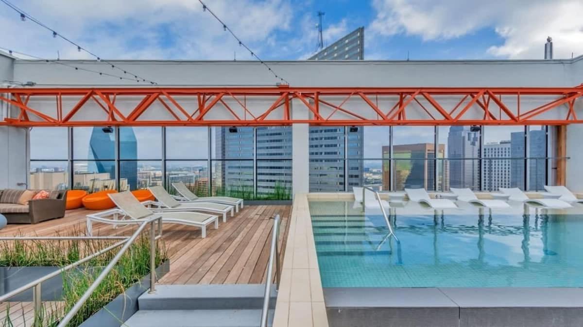 Modern 2BR 2BA with SKY POOL CozySuites Dallas Exterior foto